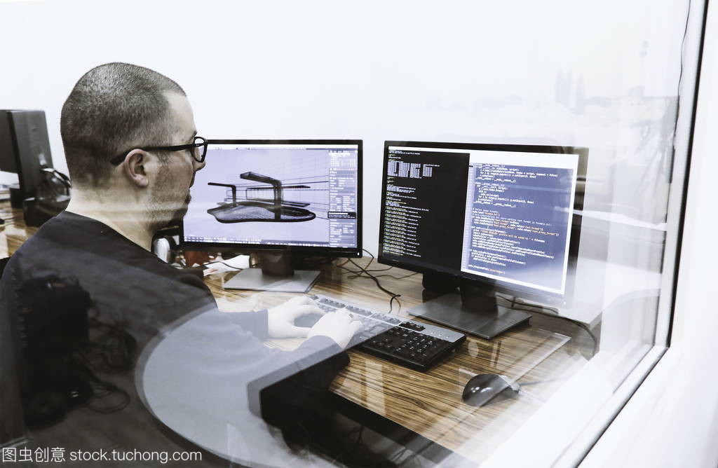 軟件編程開發(fā)人員在工作室辦公室項(xiàng)目中的關(guān)鍵角色與挑戰(zhàn)